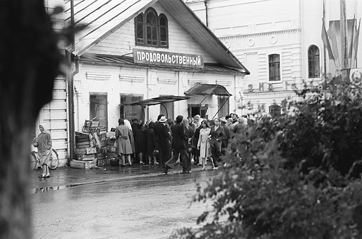 За чем стояли очереди в Советском Союзе? (ФОТО)