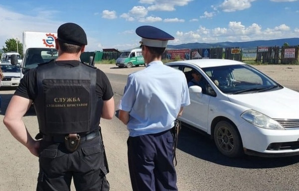 Сотрудники ГИБДД и ФССП будут искать должников по всей России