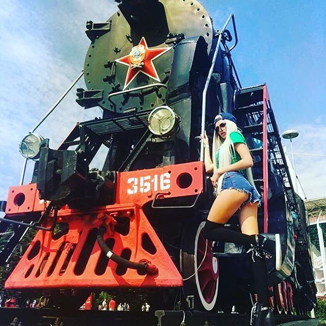 Очаровательные девушки гоночной трассы «Нижегородское кольцо» (53 фото) Очаровательные девушки гоночной трассы «Нижегородское кольцо» (53 фото)