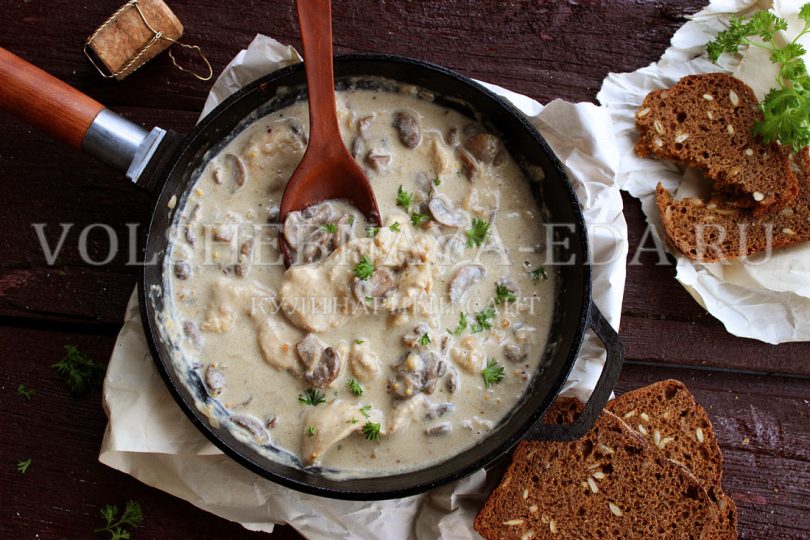 Фрикасе из курицы с грибами (в сливочном соусе)