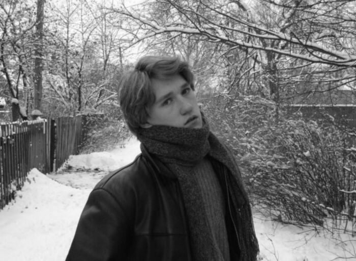 Они начали карьеру у станка на заводе, а стали настоящими звеёдами шоу-бизнеса