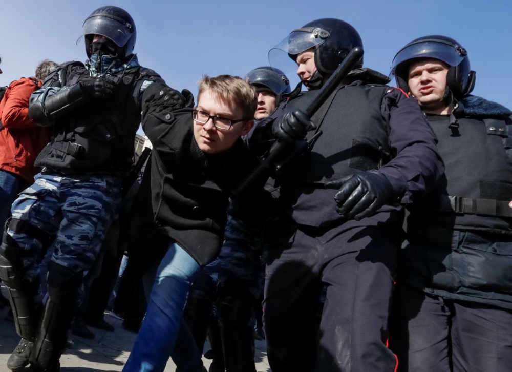 "Прогулка или попытка переворота? Что, по-вашему, следует сделать с провокаторами типа Навального?" - Лена Миро "Прогулка или попытка переворота? Что, по-вашему, следует сделать с провокаторами типа Навального?" - Лена Миро