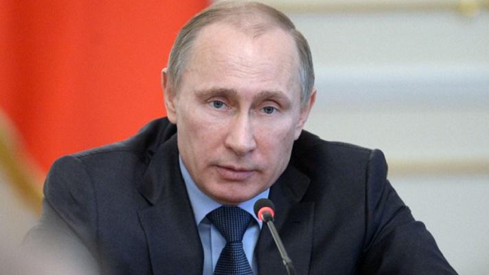 Путин обещал шикарную зарплату врачам к 2018 году Путин: зарплата врачей в 2018 году должна быть 200% от средней по региону