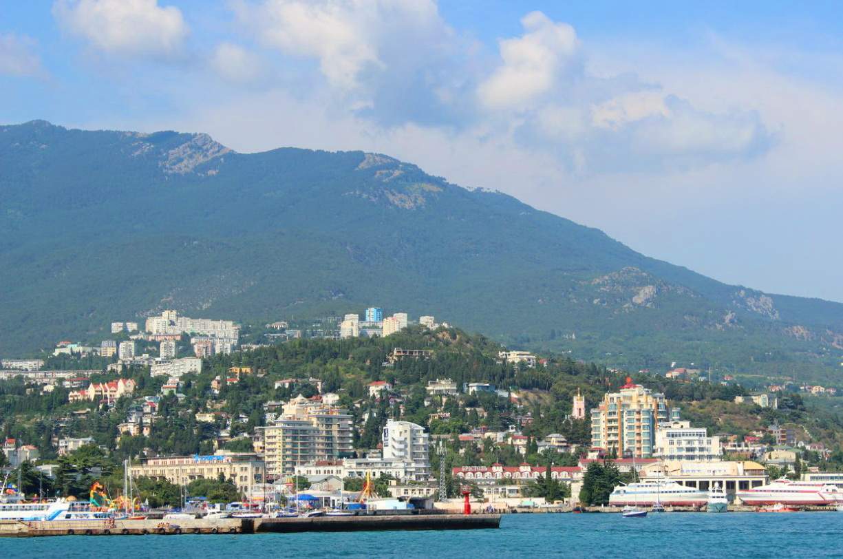 http://crimeaguide.com/wp-content/uploads/2014/12/yalta.jpg