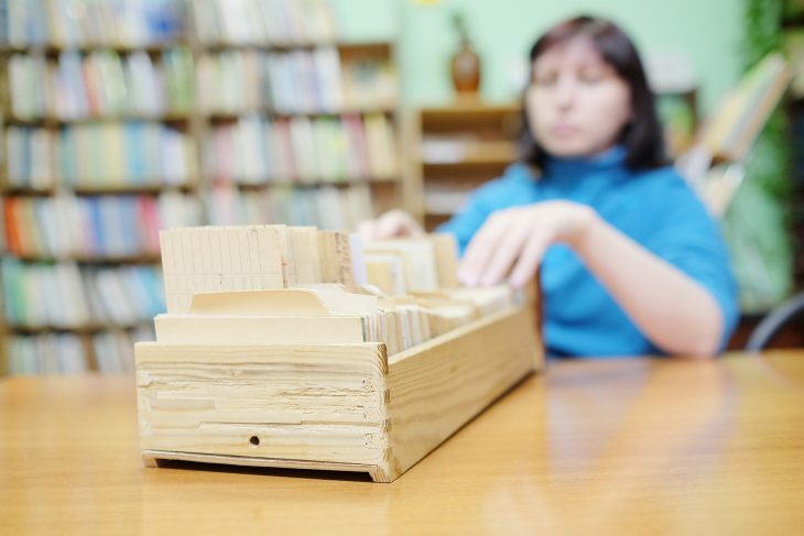 Передайте своему внуку, чтобы он срочно вернул книги в библиотеку!