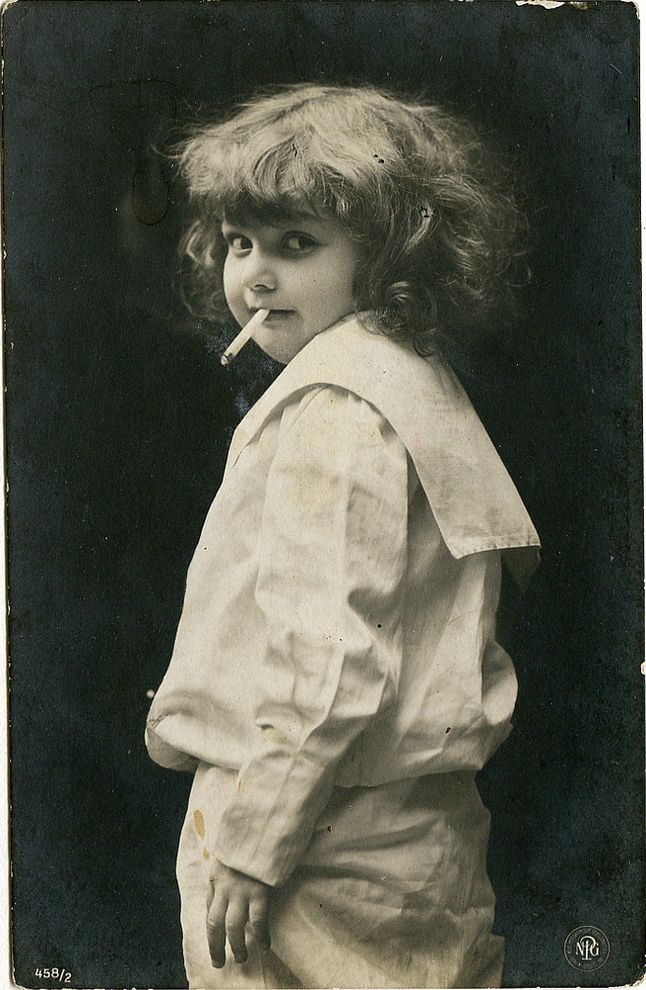 Авторская коллекция самых странных открыток из прошлого