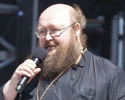 Московский священник разрешил бить последователей Pussy Riot