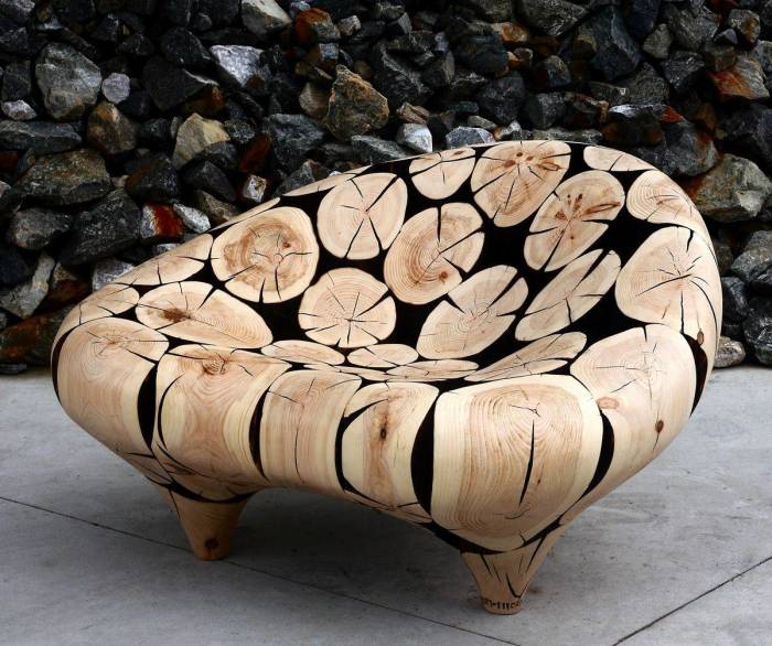 Фантастическое кресло из цельного куска древесины для настоящих любителей современных экостилей. 