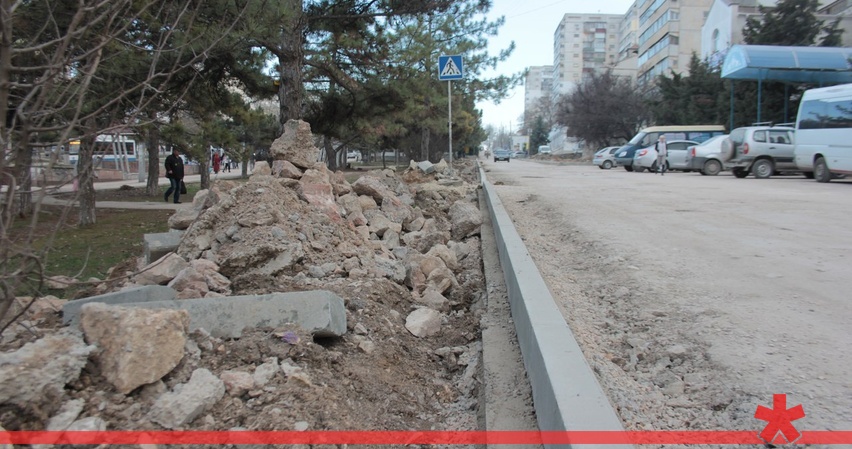Многострадальную дорогу-дублер на Острякова обещают отремонтировать к концу года Многострадальную дорогу-дублер на Острякова обещают отремонтировать к концу года