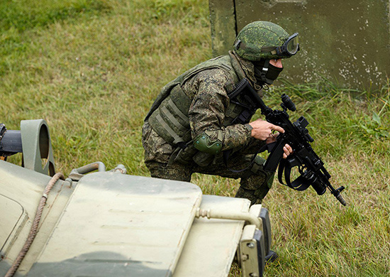 Около 2 тыс. военнослужащих ЦВО в Поволжье получили новую боевую экипировку «Ратник»