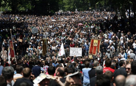 В Тбилиси 10-тысячная демонстрация протестовала против гей-парада