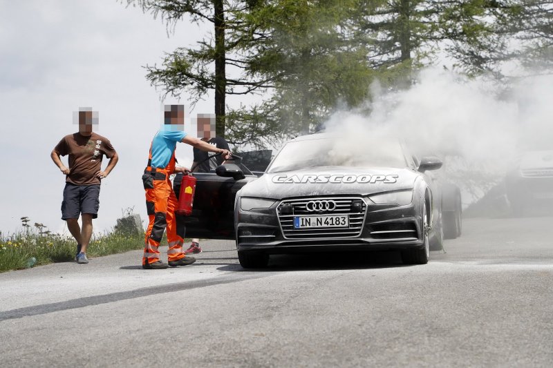 Прототип Audi A7 сгорел во время испытаний в Альпах Прототип Audi A7 сгорел во время испытаний в Альпах audi, возгорание, испытание, пожар, прототип