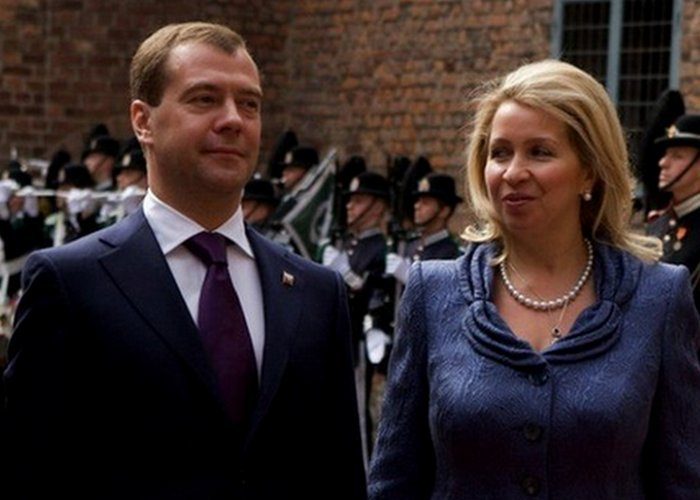 Светлана Медведева. Первые леди СССР и России — как они одевались Светлана Медведева. Первые леди СССР и России — как они одевались