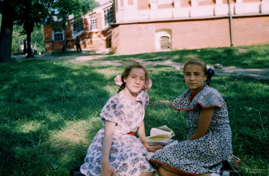 Chicks Chilling With Books In Moscow’s Novodevichy Convent