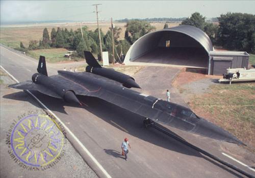 SR-71 «Черный дрозд»: самый скоростной самолет в мире SR-71 «Черный дрозд»: самый скоростной самолет в мире