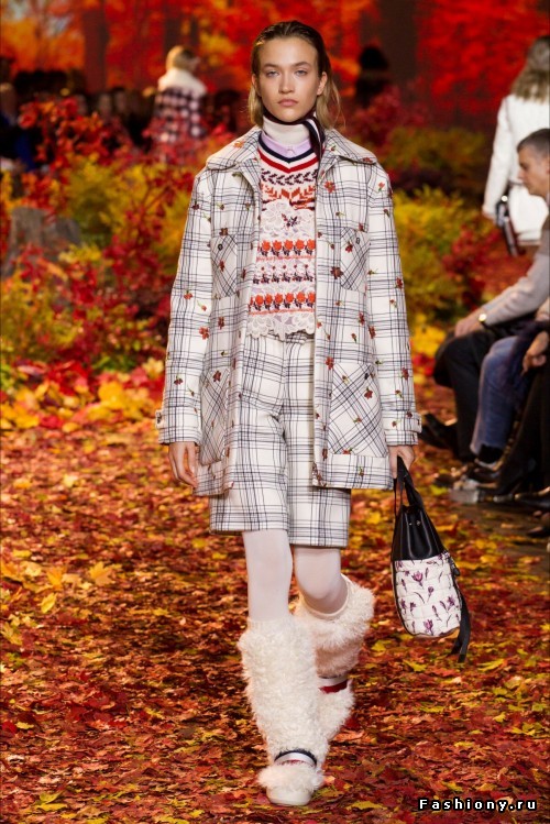 Moncler Gamme Rouge осень-зима 2017-2018 -- очень уютно, комфортно и даже шикарно Moncler Gamme Rouge осень-зима 2017-2018 -- очень уютно, комфортно и даже шикарно