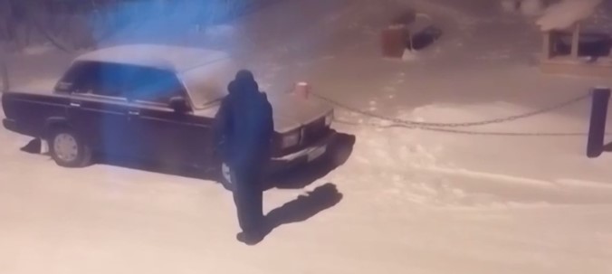 Житель Коми спас мужчину, ловившего рыбу на невидимую удочку в минус 35 Житель Коми спас мужчину, ловившего рыбу на невидимую удочку в минус 35