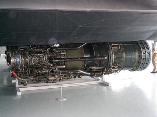 SR-71 «Черный дрозд»: самый скоростной самолет в мире SR-71 «Черный дрозд»: самый скоростной самолет в мире