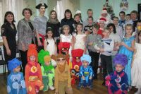 Хоть девушки и парни и учатся раздельно, все школьные праздники они готовят вместе.