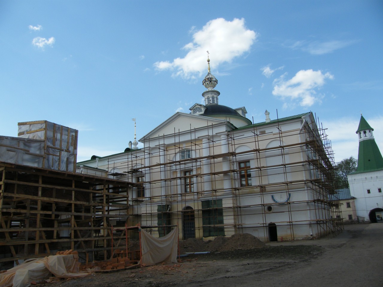 Свято-Никольский Мефодиев Пешношский монастырь. Свято-Никольский Мефодиев Пешношский монастырь. 2014 год.