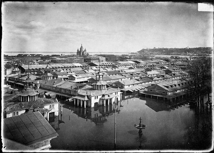 Вид ярмарки со Спасского Староярмарочного собора, 1896 год. Вид ярмарки со Спасского Староярмарочного собора, 1896 год.