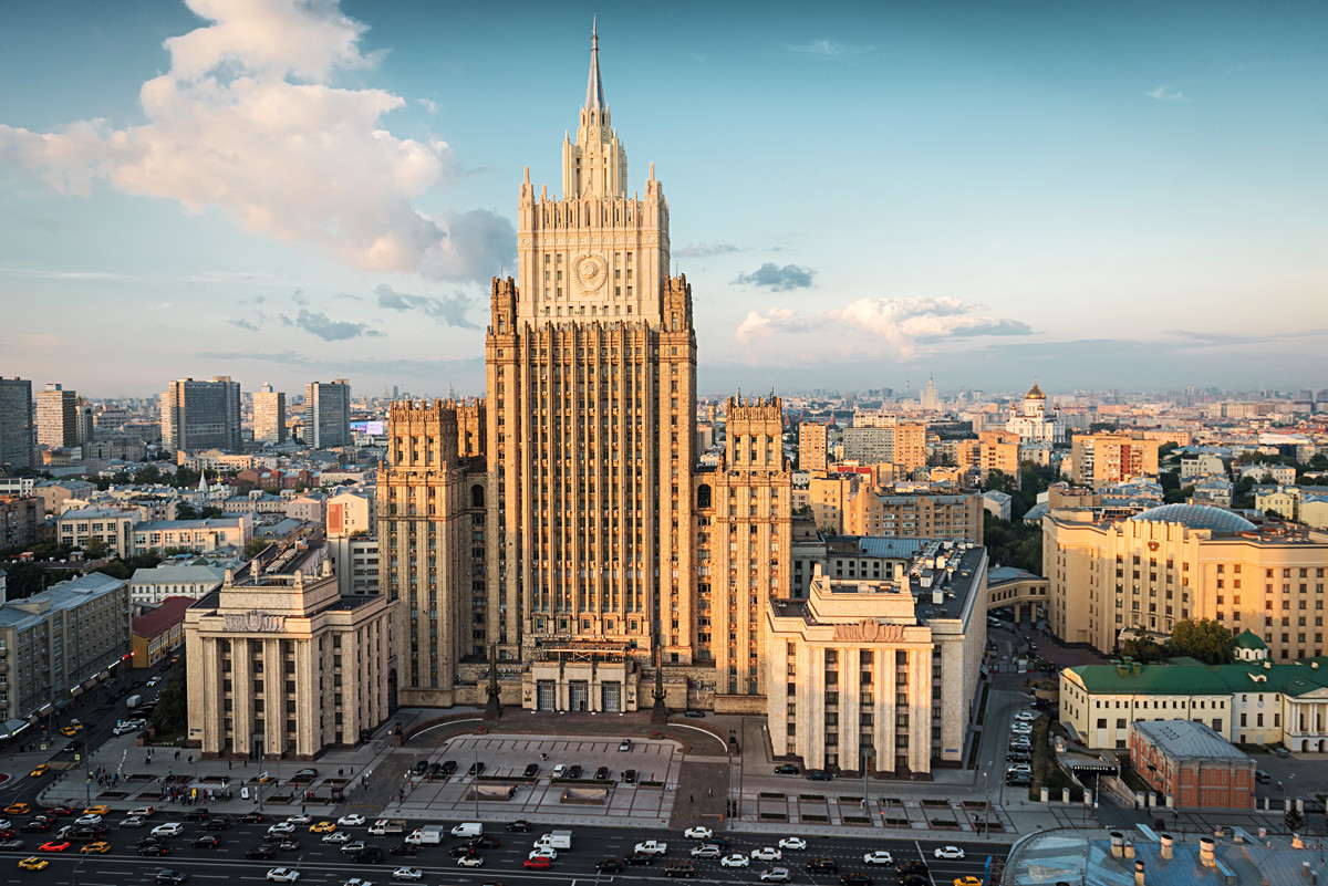Что внутри сталинских высоток? (ФОТО)