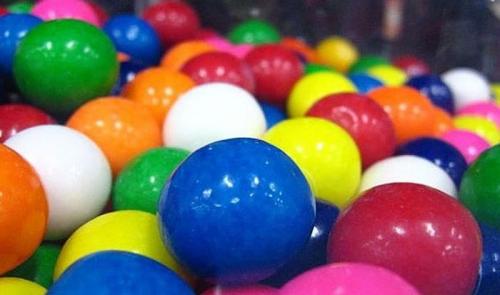 В Сингапуре запрещается жевать жевательные резинки.