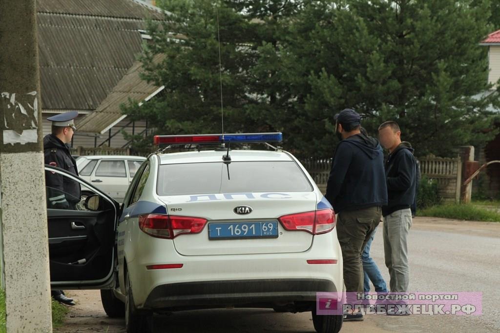 В Тверской области эвакуировали набитый арбузами «ВАЗ»