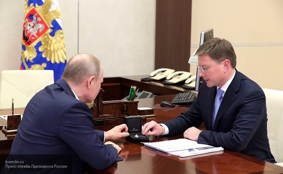 Глава «Алроса» Иванов доложил Путину о рекордной добыче алмазов в 2017 году Глава «Алроса» Иванов доложил Путину о рекордной добыче алмазов в 2017 году