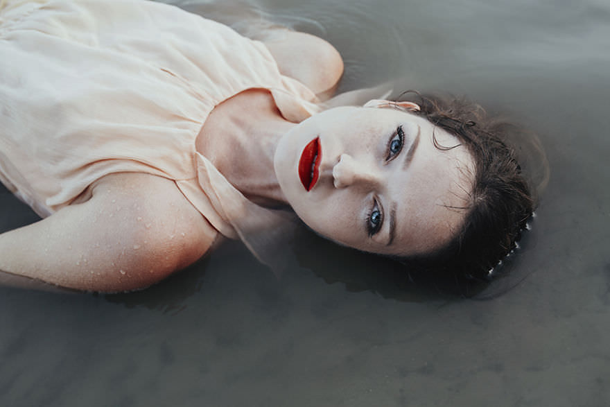 Photographer-inspired-by-a-blue-eyes-models-58974c1e2abd7__880