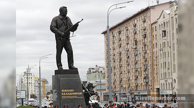 Либералы ополчились на памятник русско-советскому конструктору Калашникову Либералы ополчились на памятник русско-советскому конструктору Калашникову