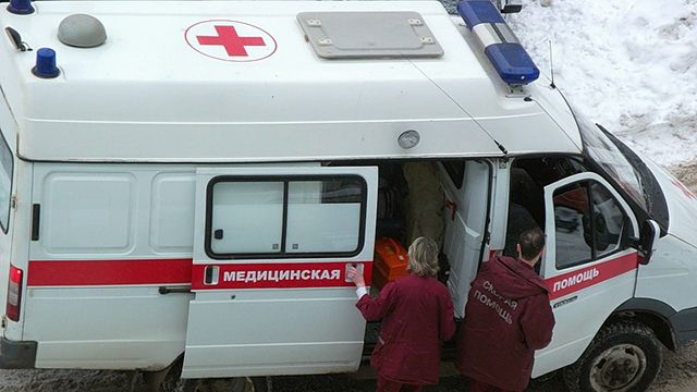 Очевидцы сообщили о падении человека на рельсы в Новой Москве