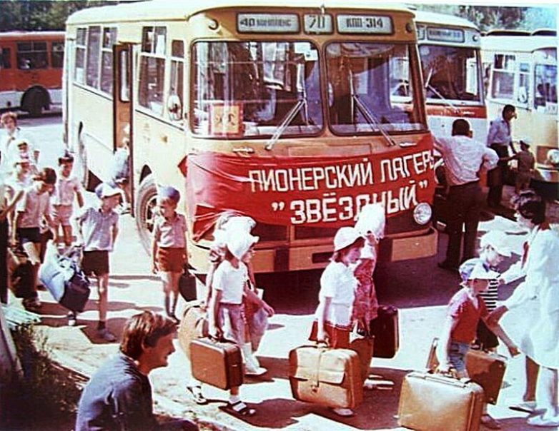 Почему многие поколения советских людей с такой теплотой вспоминали пионерлагерь?