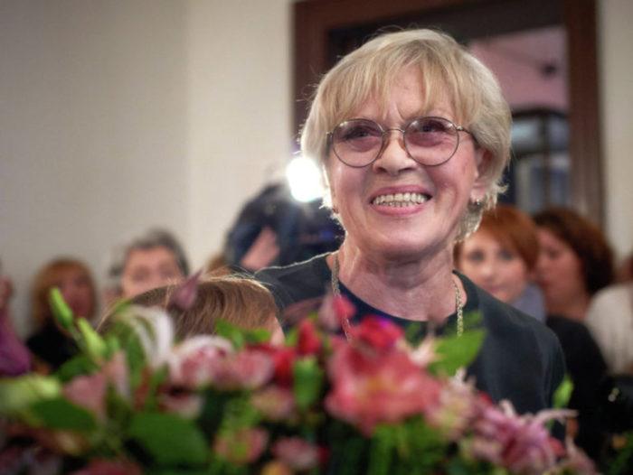 Ей уже 82 года, но ее по-прежнему многие любят! Ей уже 82 года, но ее по-прежнему многие любят!