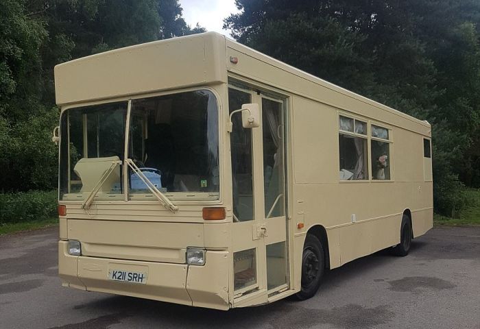 Дом на колесах в бывшем рейсовом автобусе (13 фото) Дом на колесах в бывшем рейсовом автобусе (13 фото)