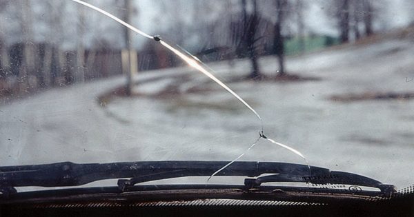 Как заклеить трещину на стекле своими руками: наглядно и понятно.
