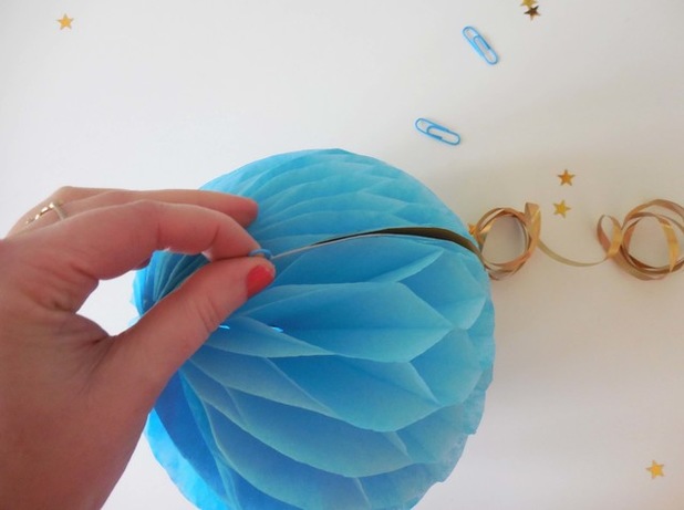 Craft: Как сделать украшение ячеистой бумаги - шаг за шагом