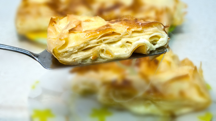 Пирог слоеный с сыром Пирог, Сыр, Ачма, Осетинский пирог, Вкусный обед, Тесто, Видео, Длиннопост, Рецепт