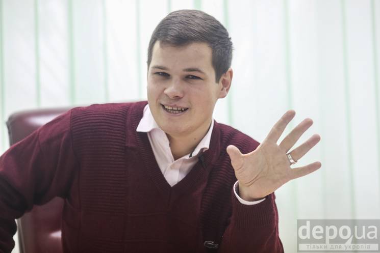 Молодой 26-летний директор школы не просто удивил, а перевернул все с ног на голову... Молодой 26-летний директор школы не просто удивил, а перевернул все с ног на голову...
