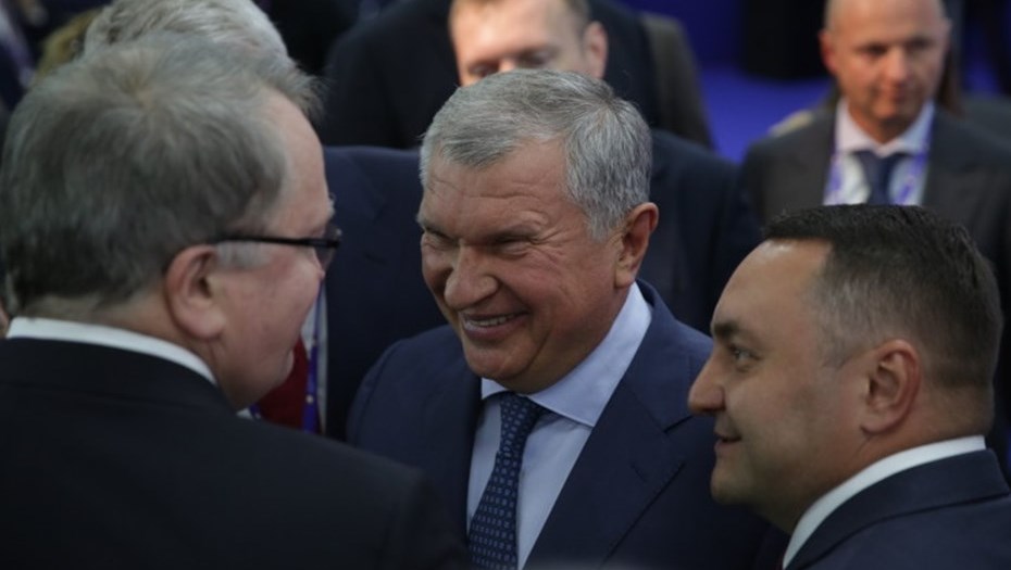 Акционеры "Роснефти" попросили Сечина объяснить икорницы за 83 тыс. рублей