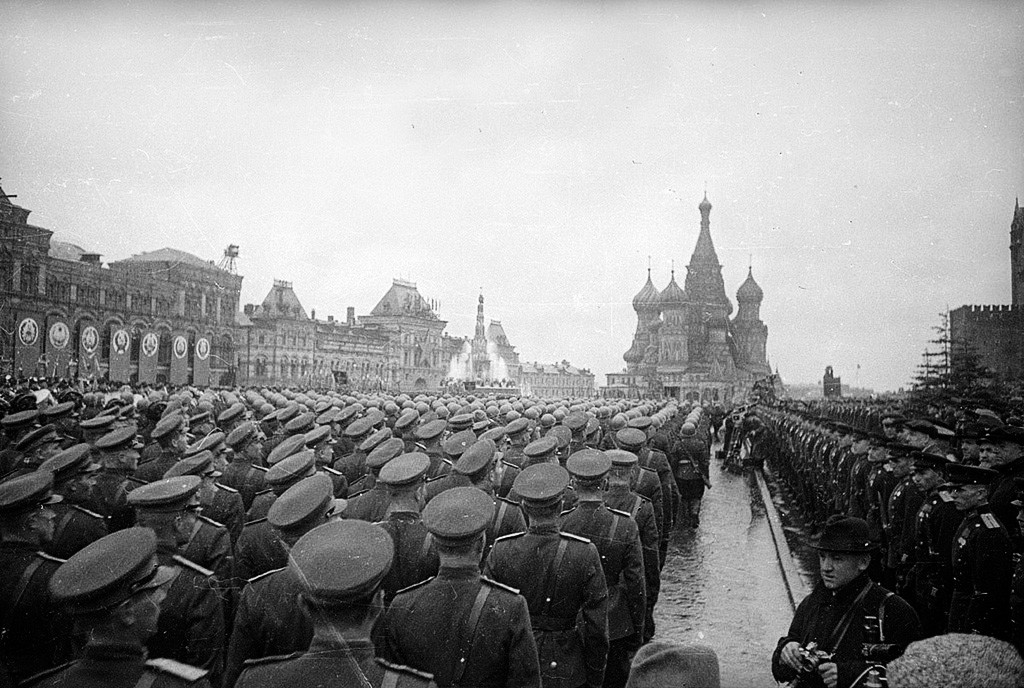 Самый грандиозный Парад Победы в мировой истории (ФОТО)
