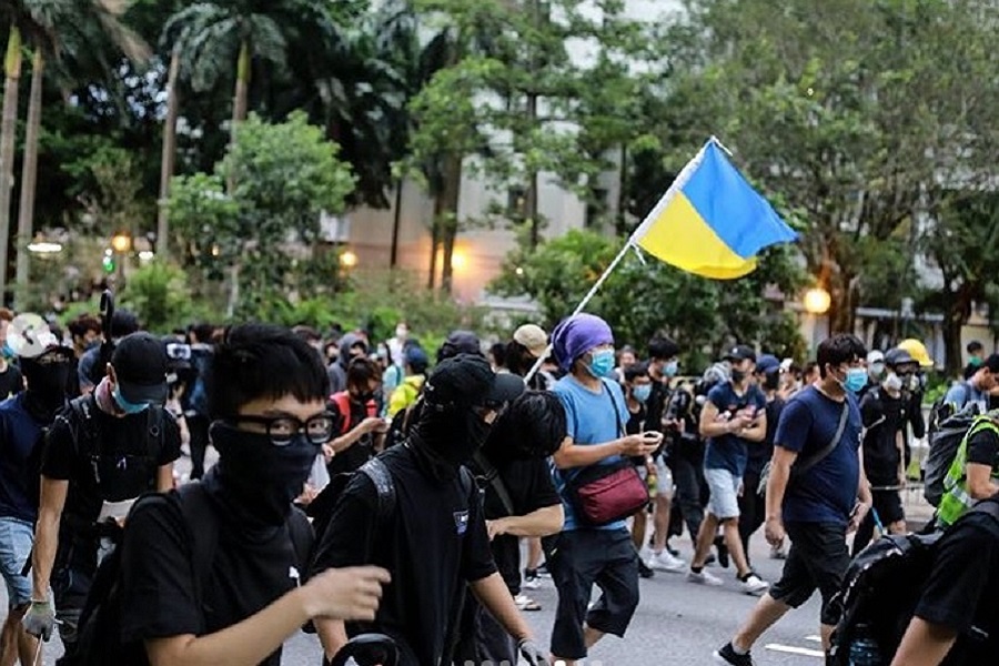На беспорядках в Гонконге замечен прапор Украины