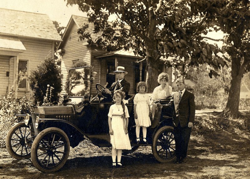 Семья и их Ford Model T, около 1915 Семья и их Ford Model T, около 1915 винтажные фото, история, олдтаймер, ретро, ретро авто, ретро фото, старина, фото