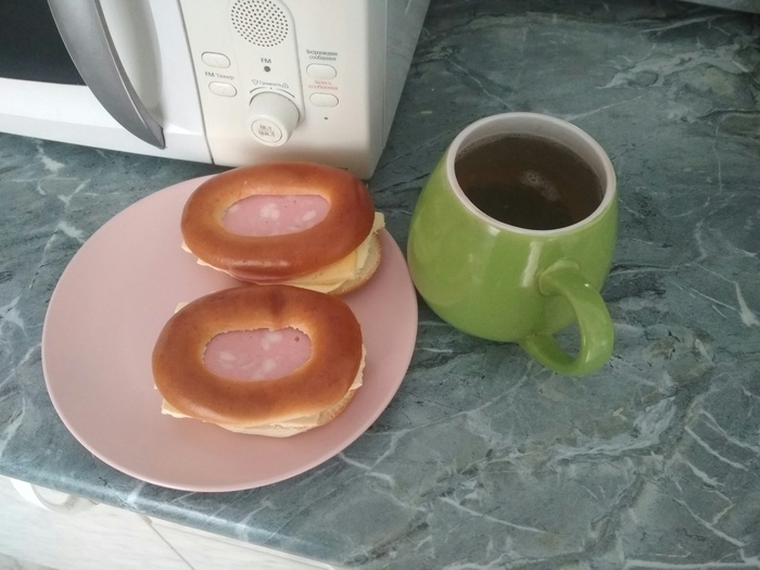 Когда внезапно закончился нарезной Бутерброды на любой вкус и все случаи жизни
(13 фото)