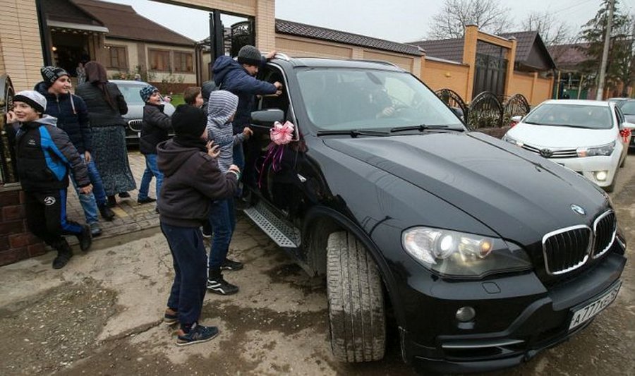 Традиционная чеченская свадьба в Грозном Традиционная чеченская свадьба в Грозном
