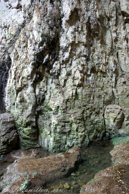 Болгария. Водоем в пещере Деветашка