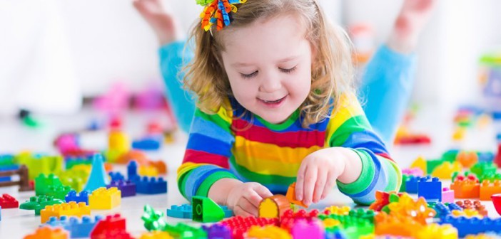 Чрезмерное количество игрушек приводит к нарушению развития внимания у детей