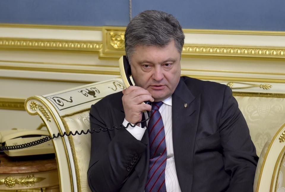 Трамп вынудил Порошенко пасть в ноги Путину Трамп вынудил Порошенко пасть в ноги Путину