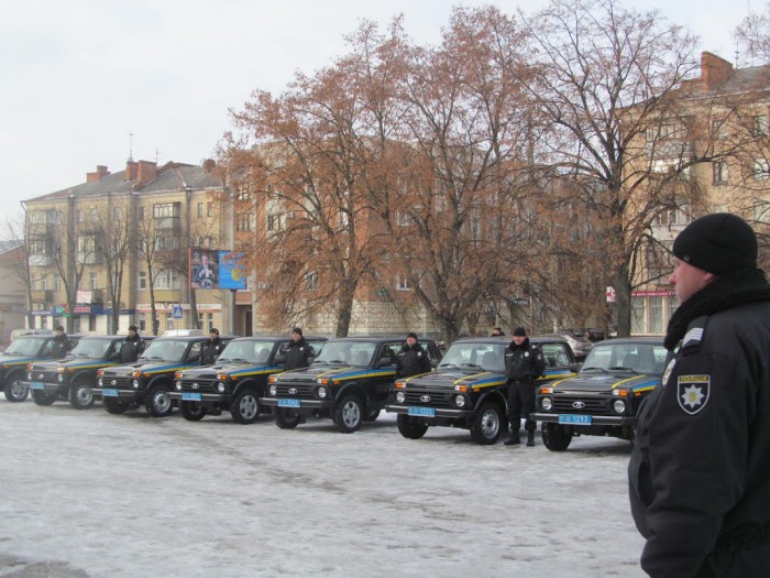 Украинская полиция пересаживается на российские автомобили Украинская полиция пересаживается на российские автомобили