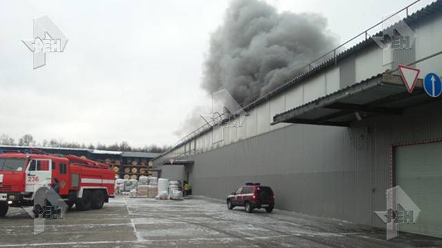 Площадь пожара на складе на Ярославском шоссе возросла до 1200 кв метров